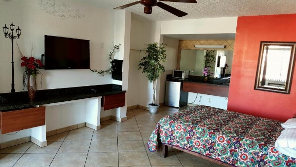 Lago Motor Inn image 18