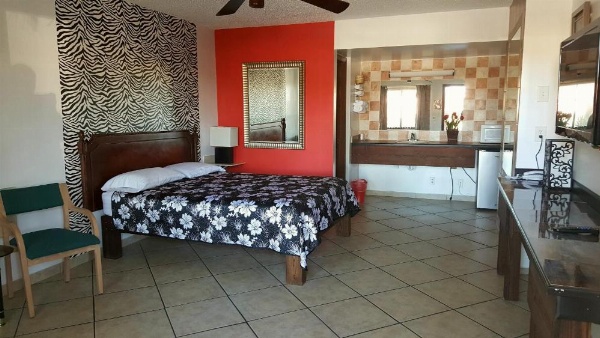 Lago Motor Inn image 25